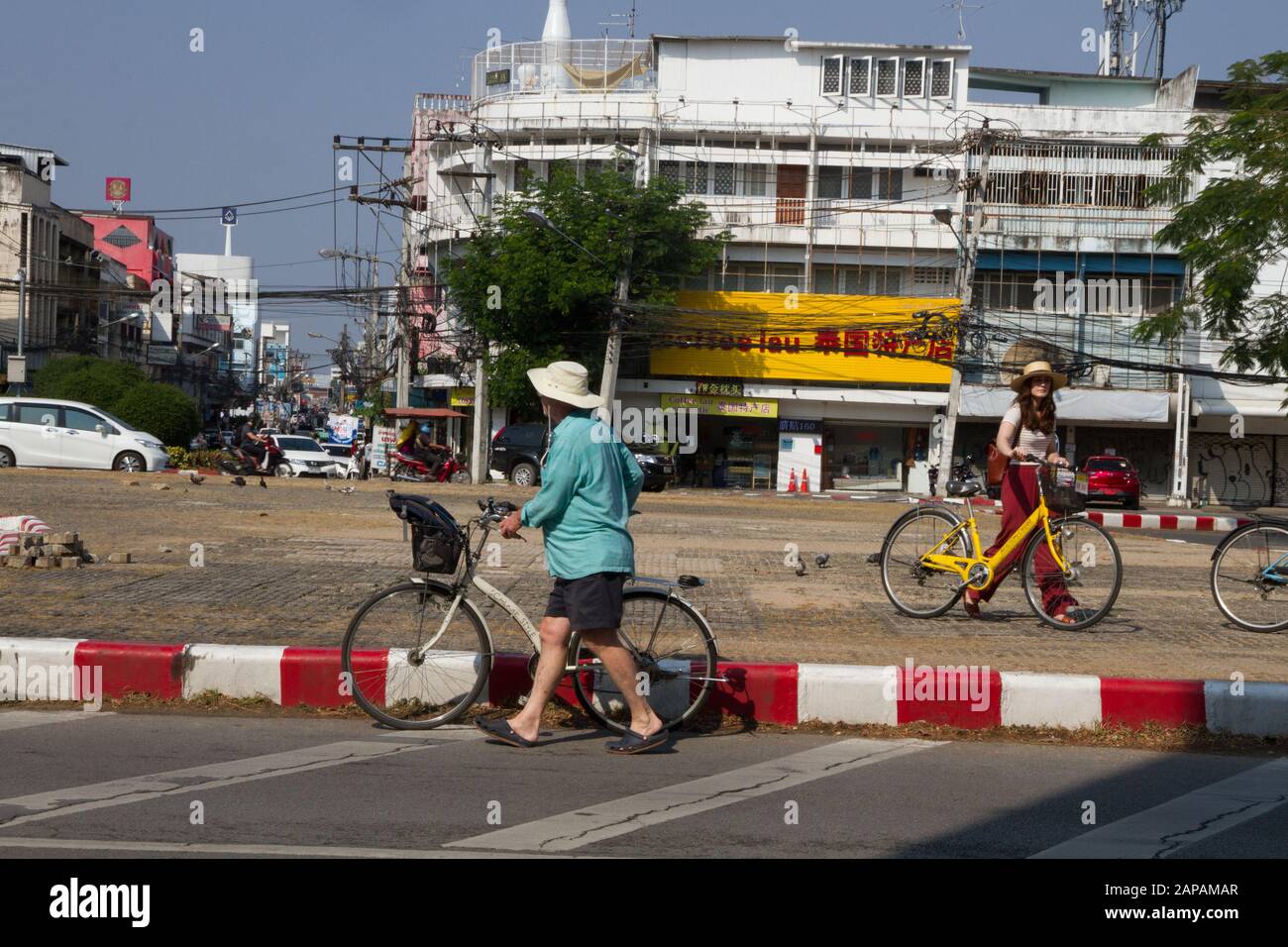 Hiang Mai Thailand Menschen zu Fuß Straße bicycleThai Asien asiaten Stockfoto
