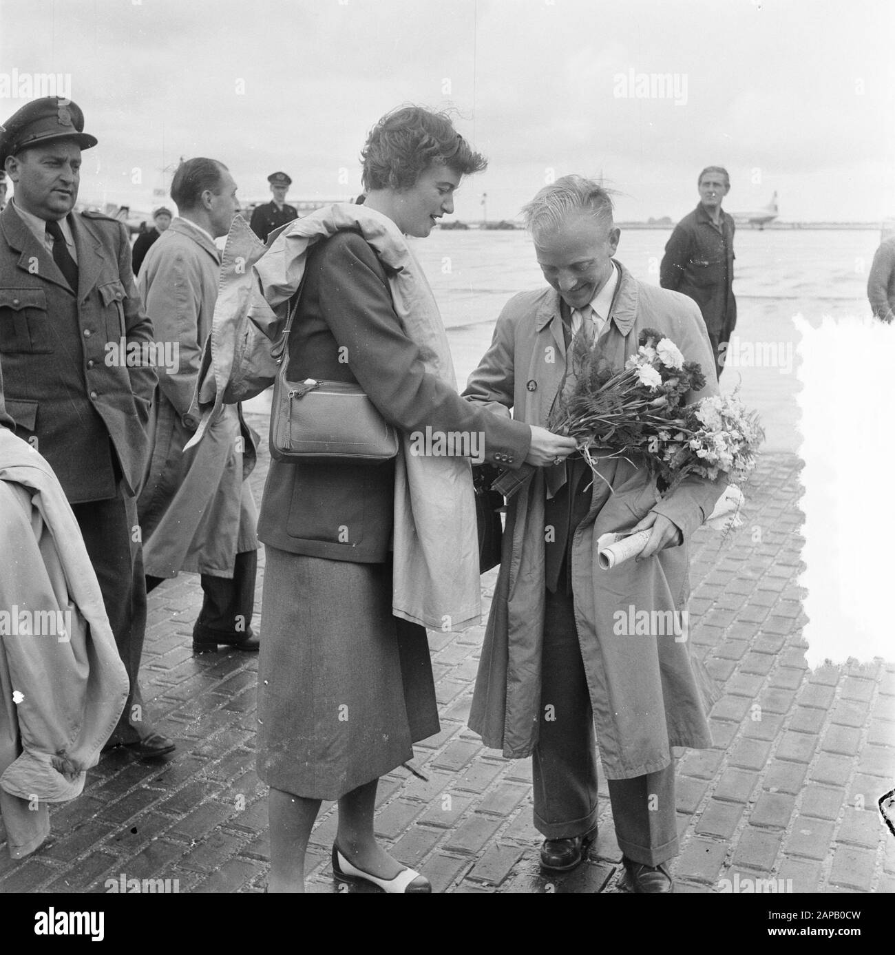 Ankunft Damen Leichtathletik aus Finnland Datum: 29. Juli 1952 Ort: Noord-Holland, Schiphol Schlüsselwörter: Athleten, Leichtathletik, Sport, Frauen Institution Name: Olympics Stockfoto