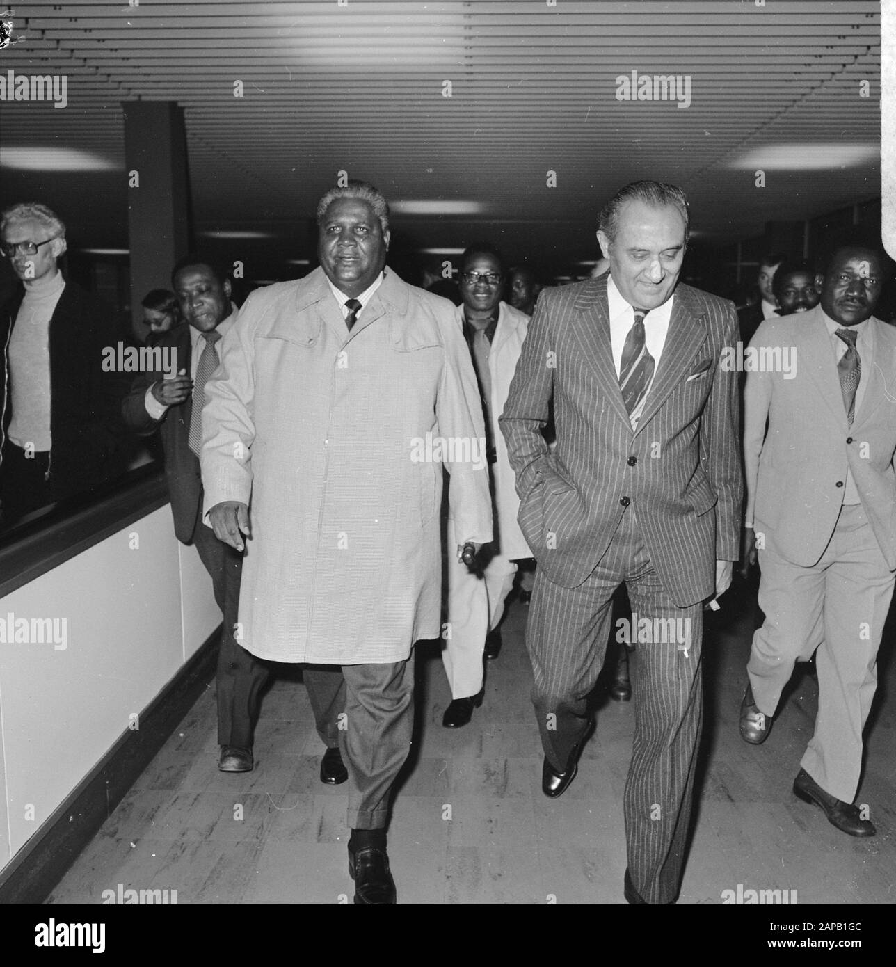 Ankunftschef Rhodesian Patriotic Front, Joshua Nkomo Datum: 18. April 1978 Stichwörter: Ankömmling Personenname: Joshua Nkomo Institution Name: Rhodesian Patriotic Front Stockfoto
