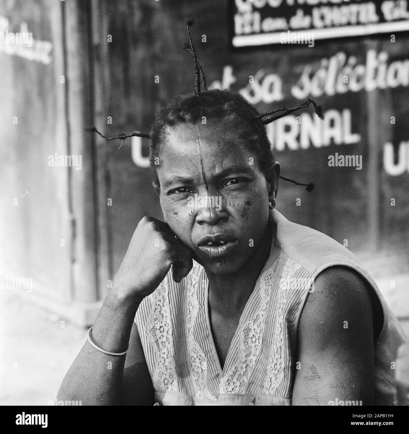 Zaire (ehemals Belgischer Kongo) Beschreibung: Kongolesische Frau Datum: 24. Oktober 1973 Ort: Kongo, Zaire Schlüsselwörter: Porträts, Frauen Stockfoto