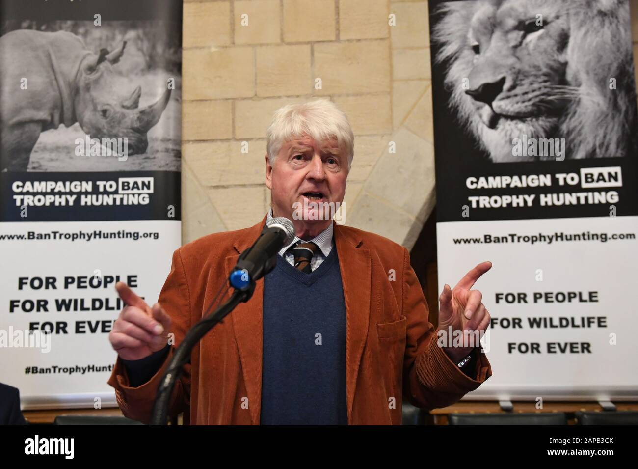 Stanley Johnson spricht in den Häusern des Parlaments in Westminster, London, während einer Veranstaltung, die ein Verbot von Trophäenjagdimporten fordert. Stockfoto