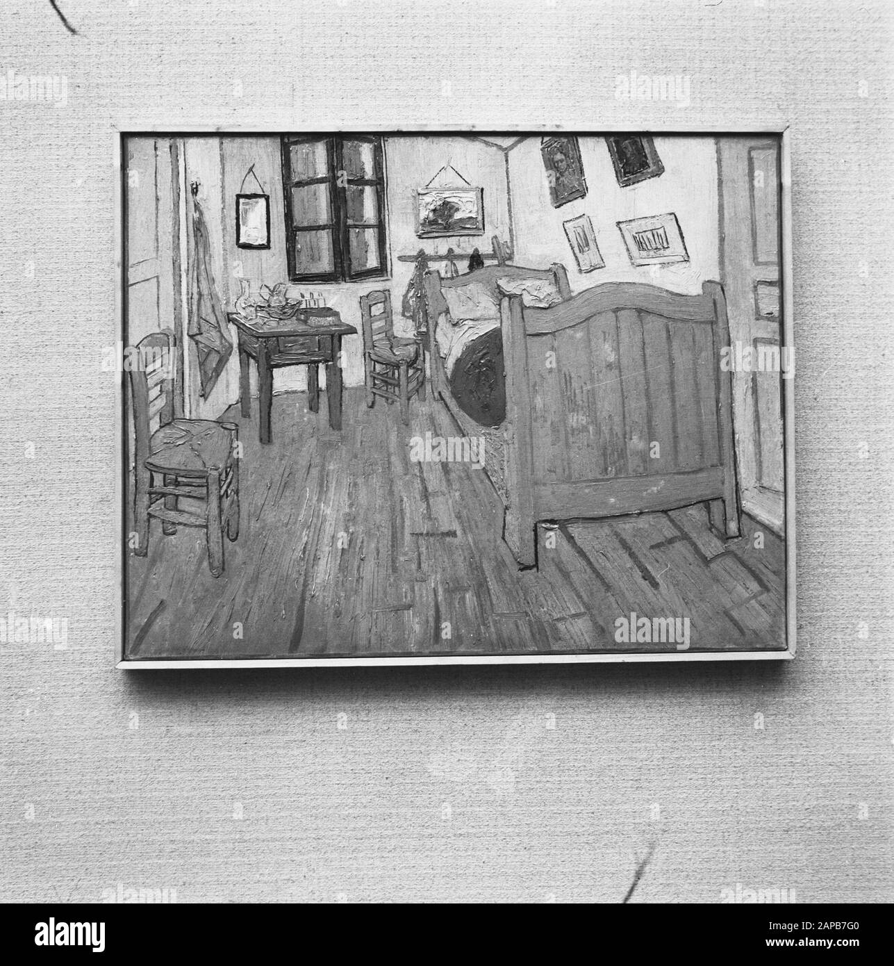 Vincent van Gogh im Stedelijk Museum in Amsterdam Beschreibung: Das Schlafzimmer (französisch: La Chambre à Arles; (Schlafzimmer in Arles) 1888-3 Datum: Oktober 1945 Ort: Amsterdam, Noord-Holland Schlüsselwörter: Gemälde, Ausstellungen Name Der Institution: Stedelijk Museum Stockfoto