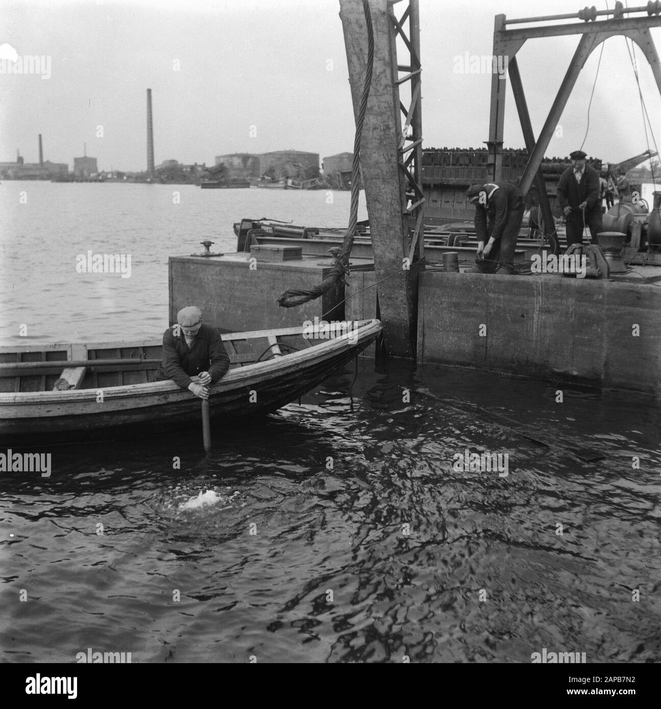 Amsterdam, Fotos der Reparaturarbeiten im Hafen Datum: 1945 Standort: Amsterdam, Noord-Holland Schlüsselwörter: Erholung, Zweiter Weltkrieg Stockfoto