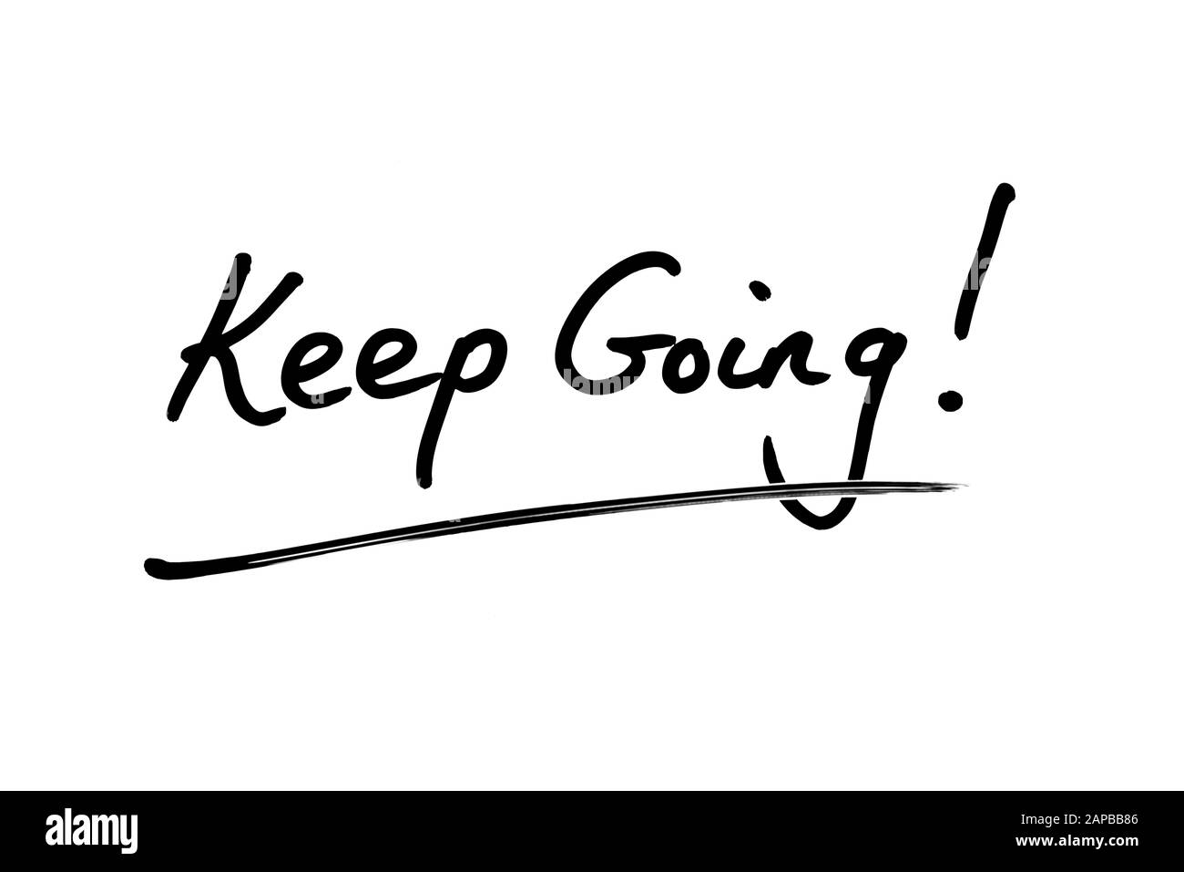 Nahaufnahme eines Keep Going! Nachricht handschriftlich auf weißem Hintergrund. Stockfoto