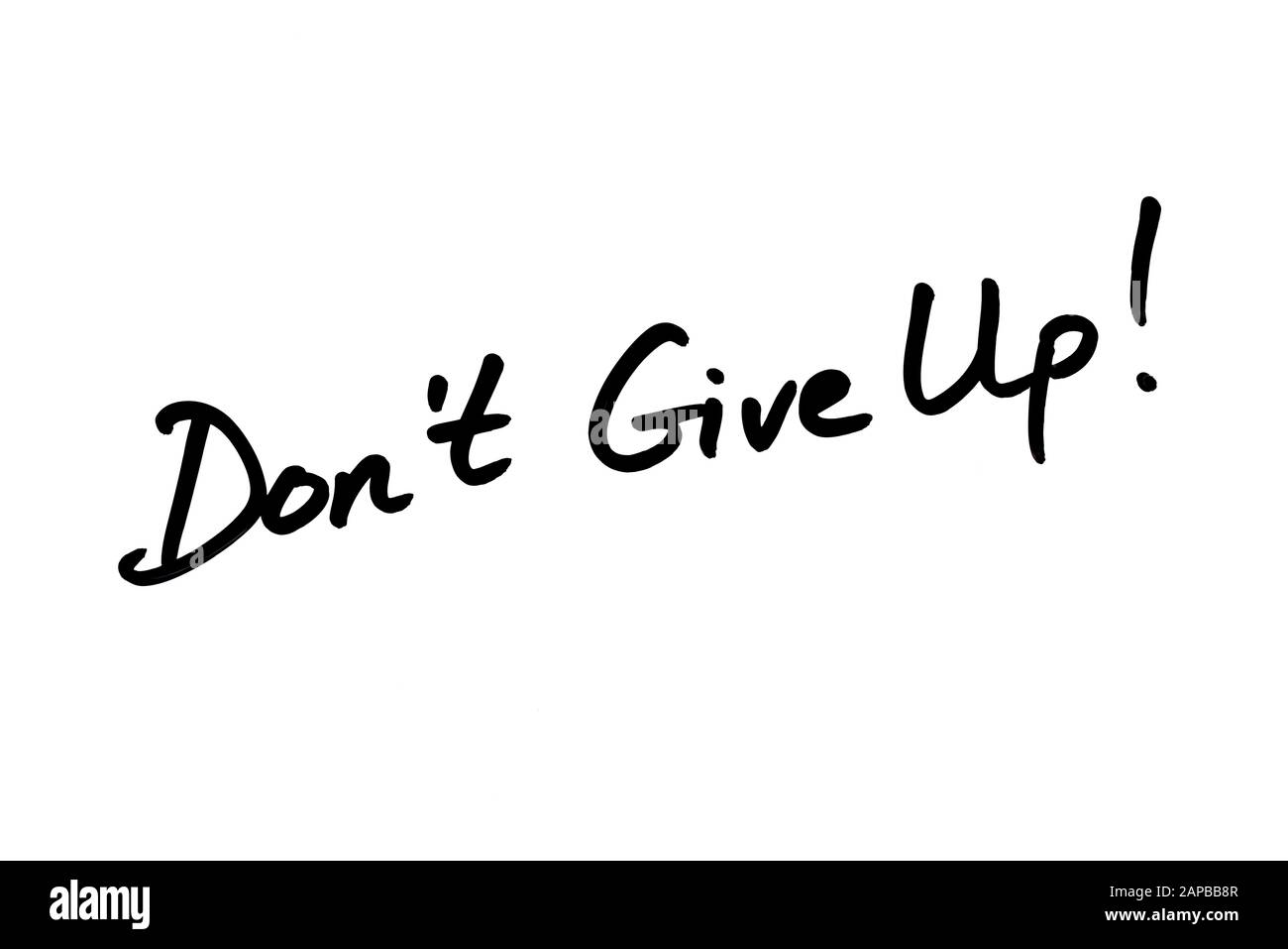 Nahaufnahme eines Don't Give Up! Nachricht handschriftlich auf weißem Hintergrund. Stockfoto