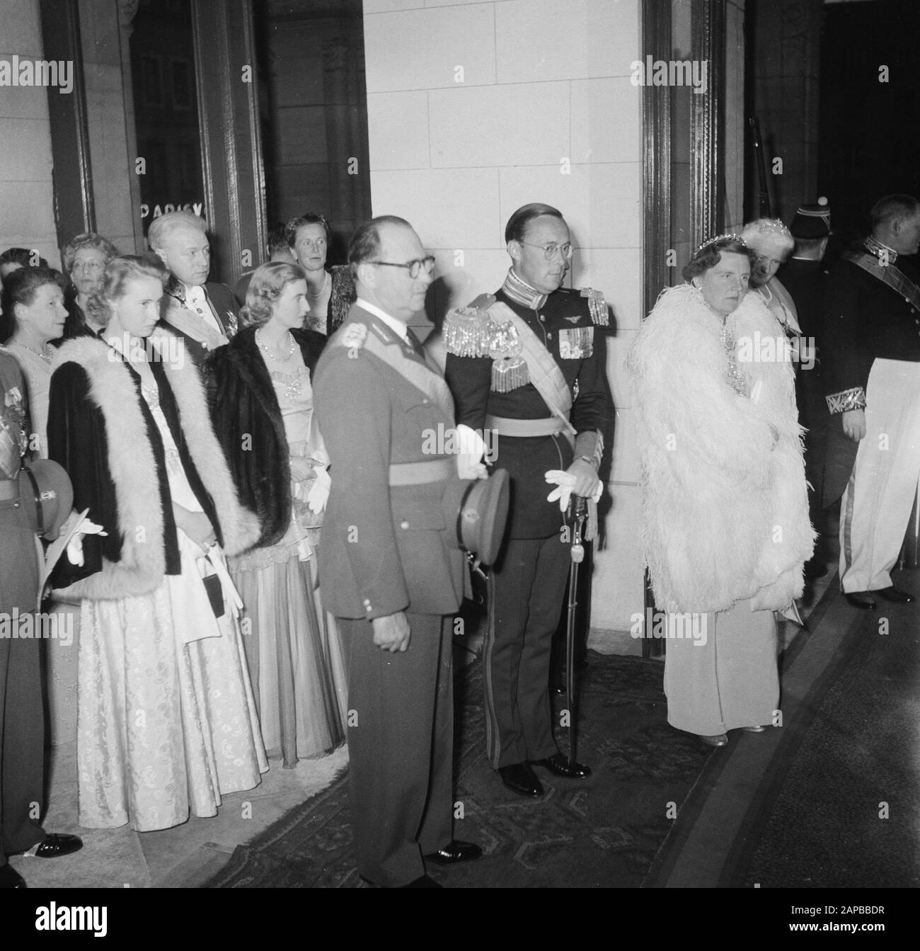 Besuchen Sie das Königspaar am Luxemburger Theater Datum: 20. Juni 1951 Ort: Luxemburg Schlagwörter: Königspaar, Besuche, Theater Stockfoto