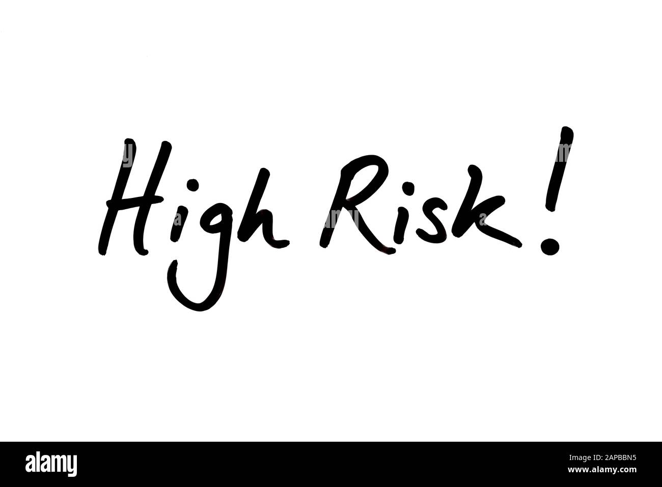Hohes Risiko! Handschriftlich auf weißem Hintergrund. Stockfoto