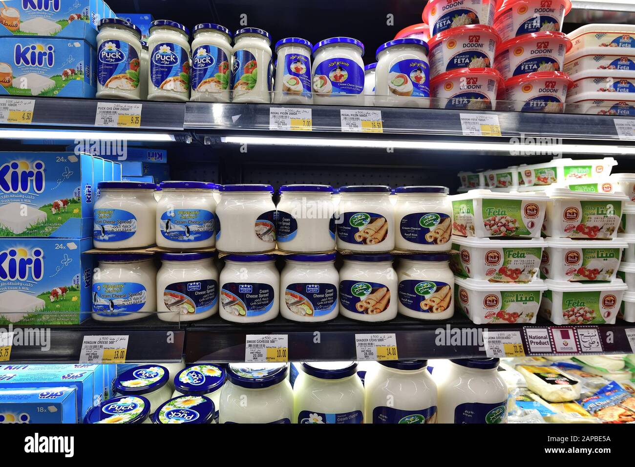 Doha, Katar - Nov 19. 2019. Käse und Milchprodukte in Lagoon Mall - Einkaufszentrum Stockfoto