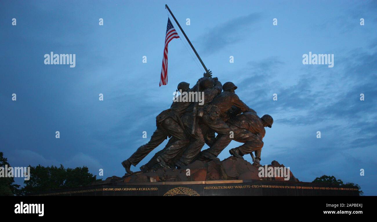 In der Nähe der Bronze Skulpturen der Marines auf dem United States Marine Corps War Memorial in Washington, DC, USA Stockfoto