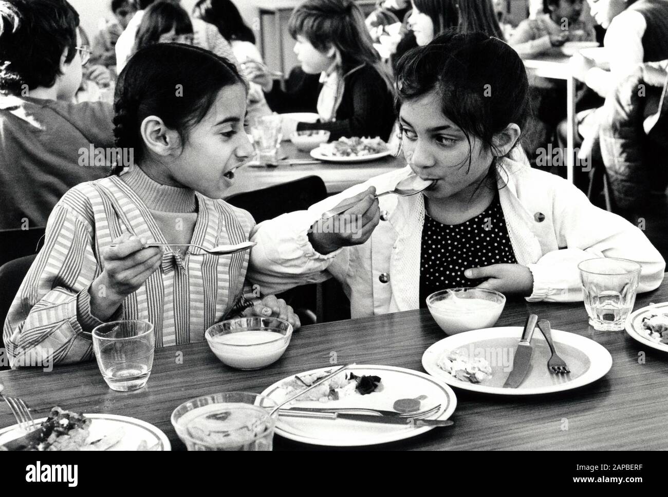 Dinnertime, Grundschule, Nottingham UK 1986 Stockfoto