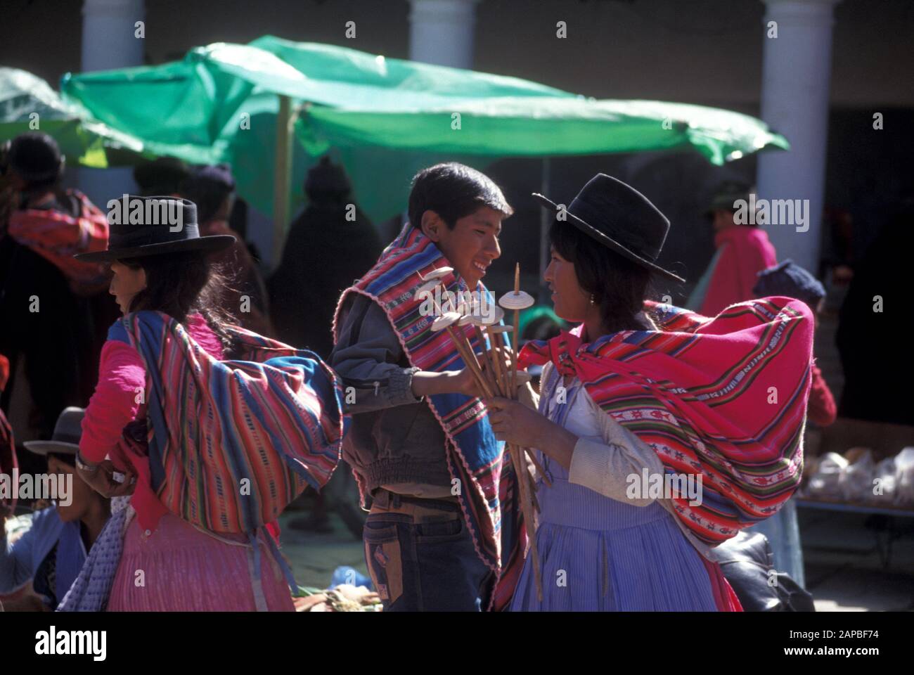 Bolivien-Markt auf Tarabuco Foto von Sean Sprague Stockfoto