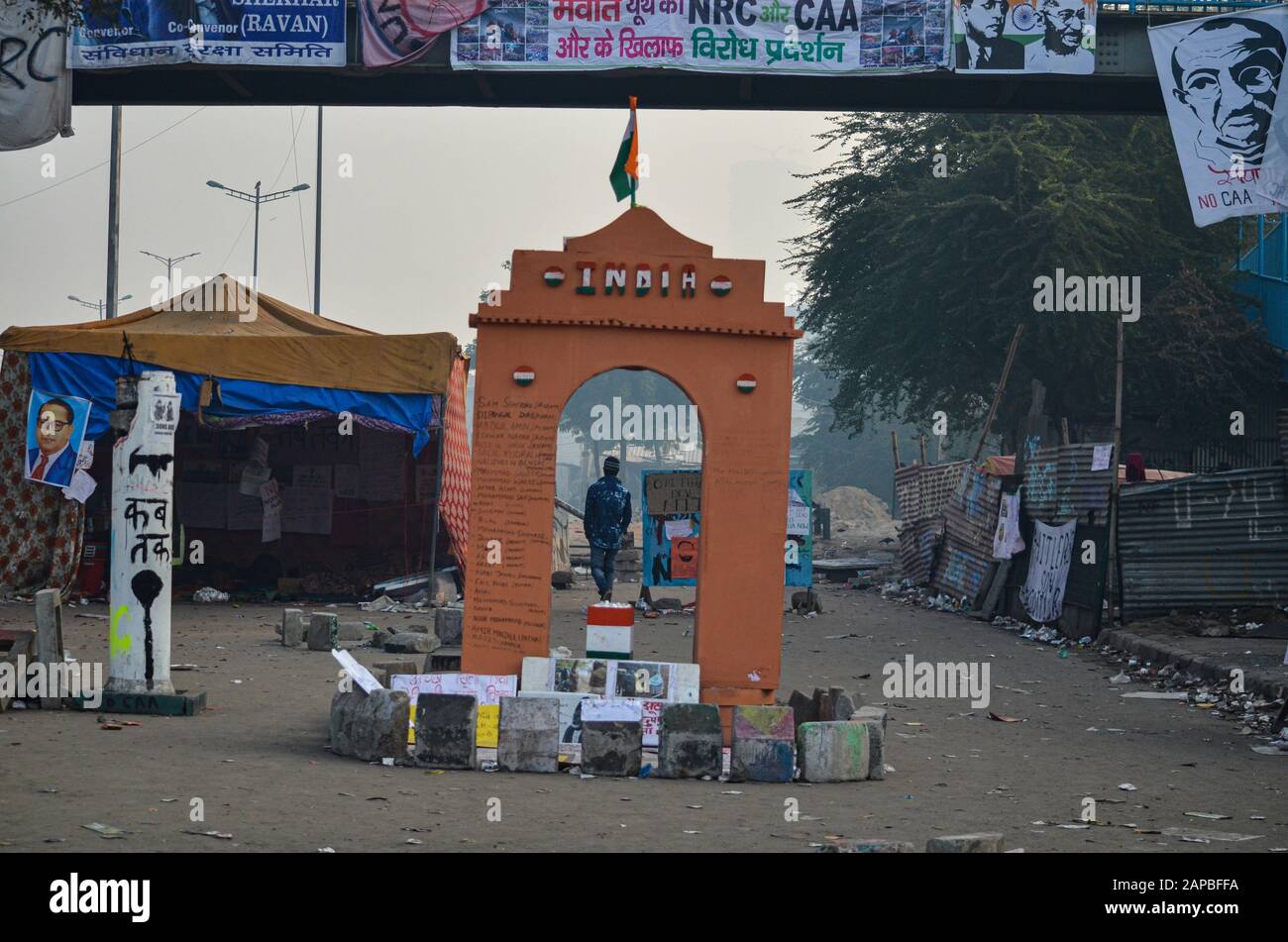 Frauen Protestieren gegen CAA & NRC, Shaheen Bagh, Neu-Delhi, India-12. Januar 2020: Die Nachbildung des India Gate am Shaheen Bagh, Neu-Delhi. Stockfoto