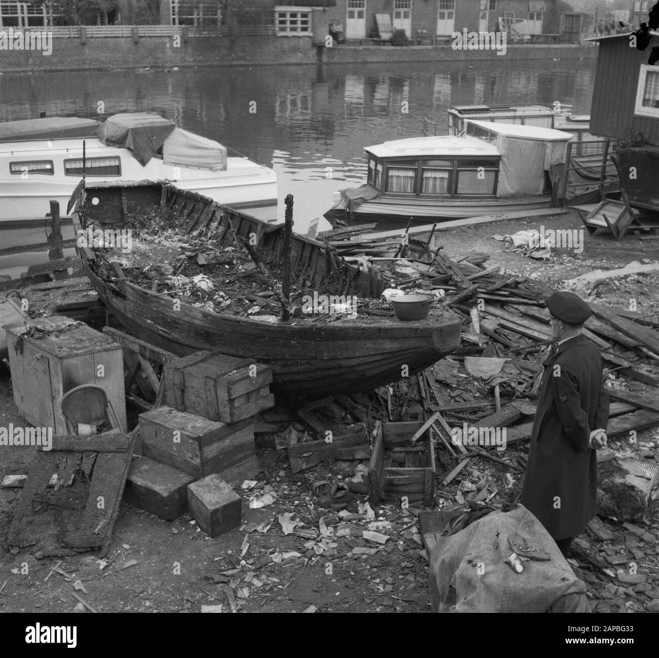 Feuer im Hausboot drei Kinder gestorben Datum: 26. Mai 1956 Schlagwörter: Marke Stockfoto