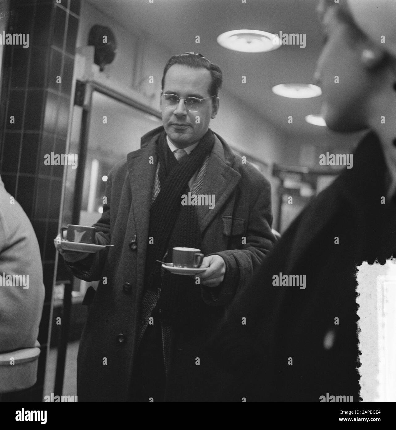 Fräulein mit Hinweis auf tausend Beschreibung: Sammlung Fotosammlung Anefo, Photonennummer 908-2624 Datum: 22. Januar 1957 Stockfoto