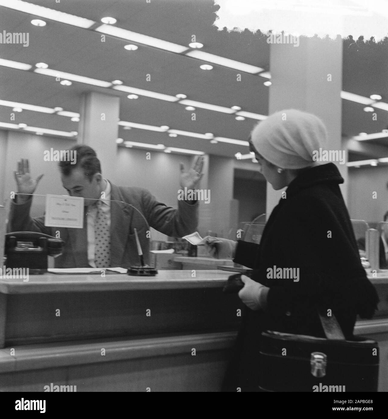 Fräulein mit Hinweis auf tausend Beschreibung: Sammlung Fotosammlung Anefo, Photonennummer 908-2631 Datum: 22. Januar 1957 Stockfoto