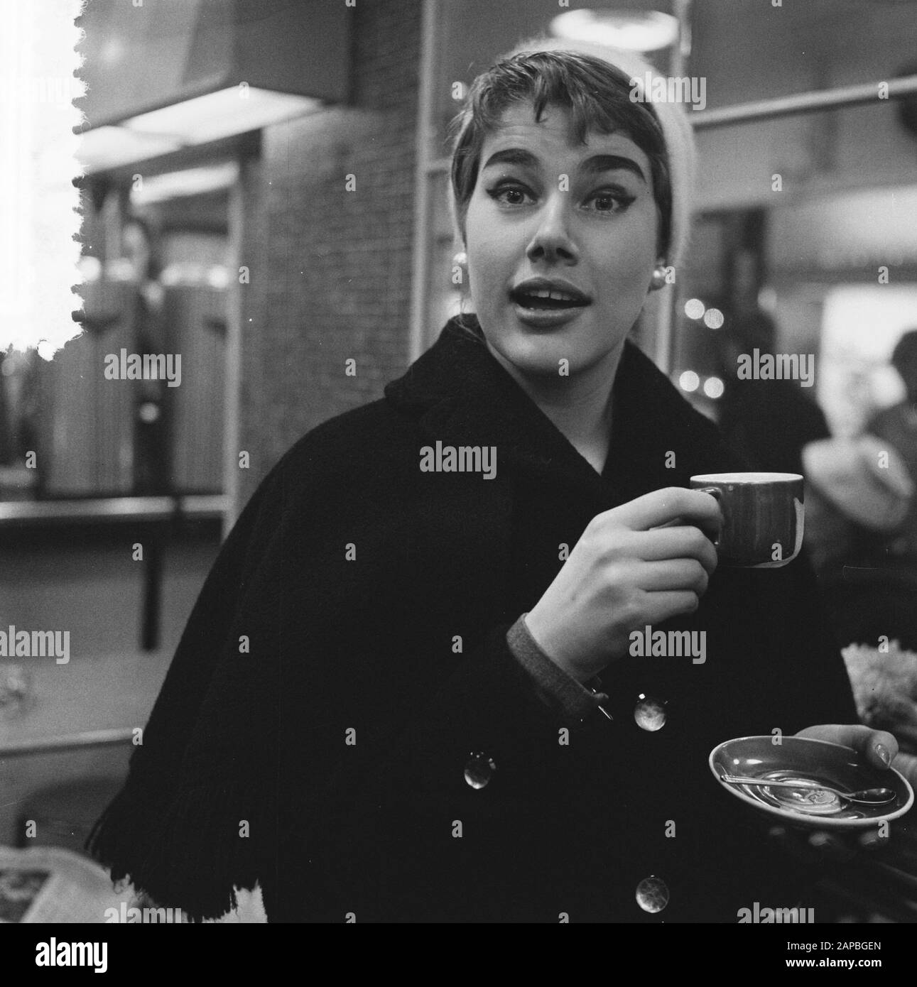 Fräulein mit Hinweis auf tausend Beschreibung: Sammlung Fotosammlung Anefo, Photonennummer 908-2622 Datum: 22. Januar 1957 Stockfoto