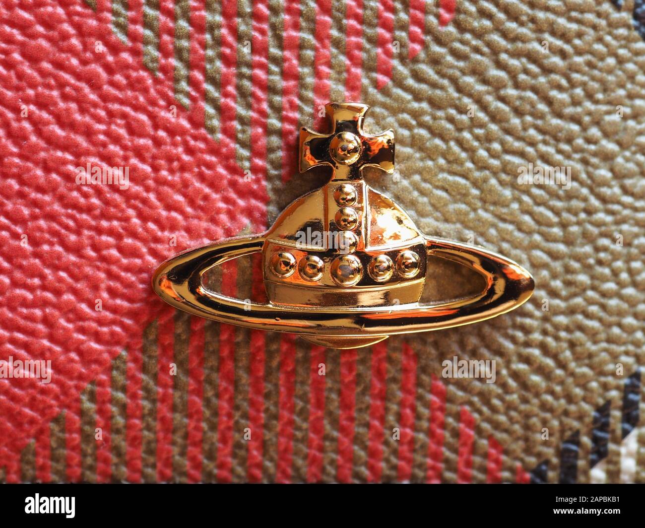 London, Großbritannien - CIRCA JANUAR 2020: Vivienne Westwood orb Logo Stockfoto