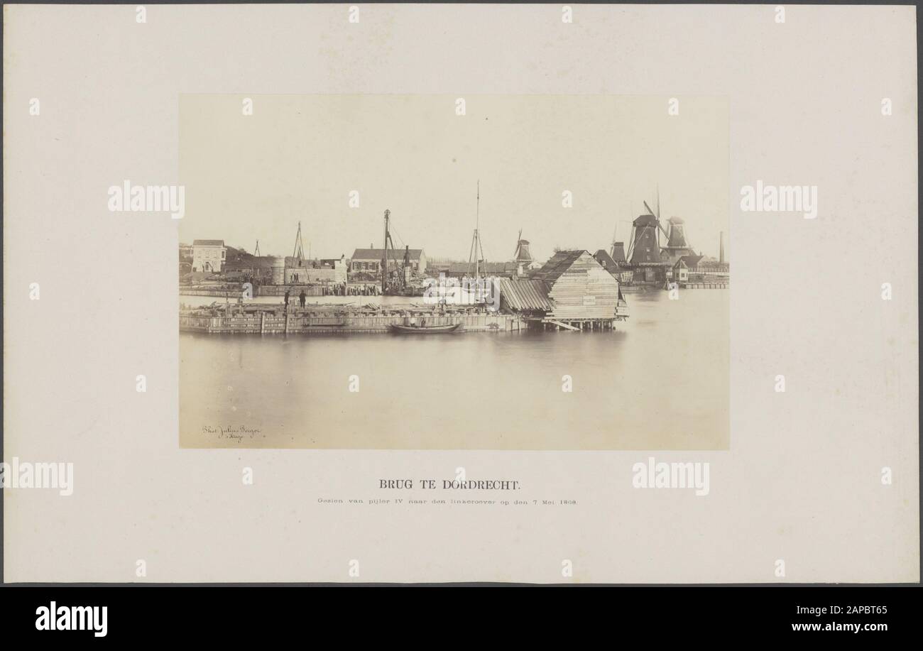 Brücke in Dordrecht Beschreibung: Bau der Stützen für die Brücke. Von Säule IV zum linken Ufer gesehen Datum: 7. Mai 1868 Standort: Dordrecht, Dordrecht, Zuid-Holland, Zuid-Holland Schlüsselwörter: Brücken, Säulen, Hydraulikanlage Stockfoto