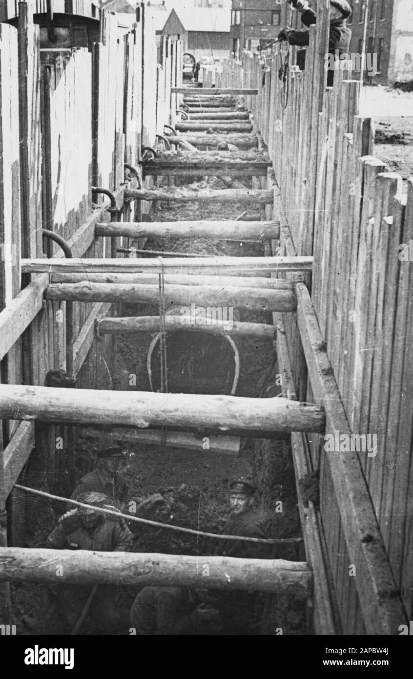 5x5 Struts des Kanalisationsschlitzes Datum: Undatierte Stichwörter: Kanalisationsschlitze Stockfoto