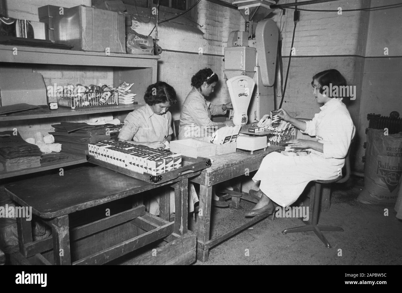 5x5 Sitzplatz bei Verpackungsabteilung Datum: Undatierte Stichwörter: Sitze Stockfoto
