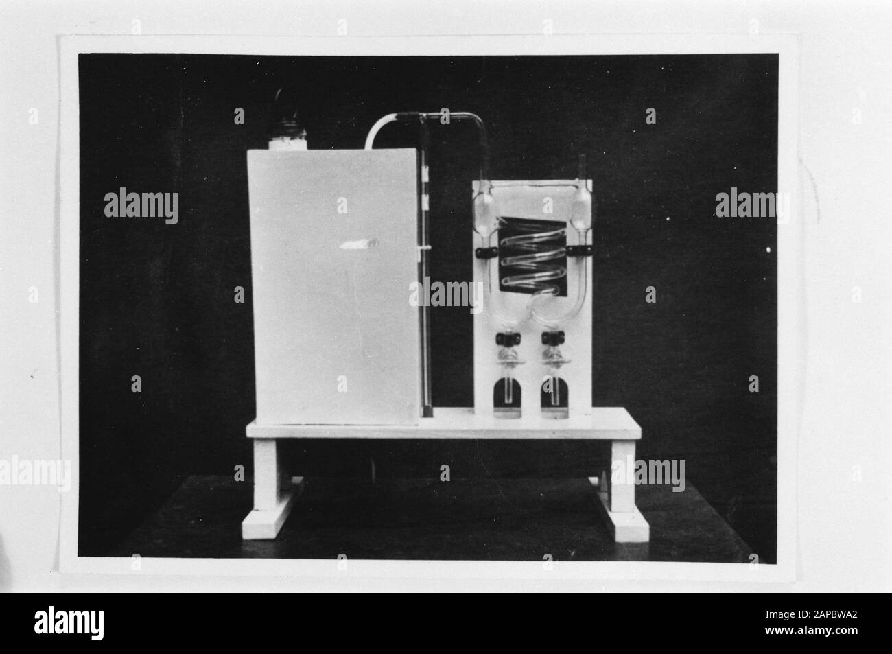 3.5x3.5 (negativ enthält auch andere Aufzeichnung) Absorptionsgerät zur Bestimmung von Benzindämpfen Datum: Undatierte Schlüsselwörter: Absorptionsgeräte Stockfoto 3.5x3.5 (negativ enthält auch andere Aufzeichnung) Absorptionsgerät zur Bestimmung von Benzindämpfen Datum: Undatierte Schlüsselwörter: Absorptionsgeräte Stockfoto