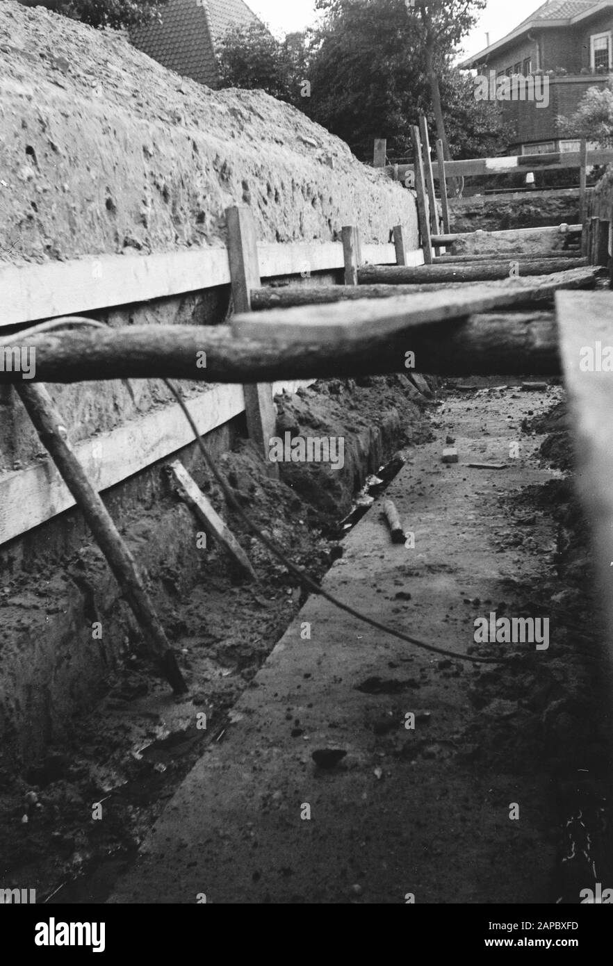 6x9 Struts bei Erdarbeiten Datum: Undatierte Schlüsselwörter: Erdarbeiten, Streben Stockfoto