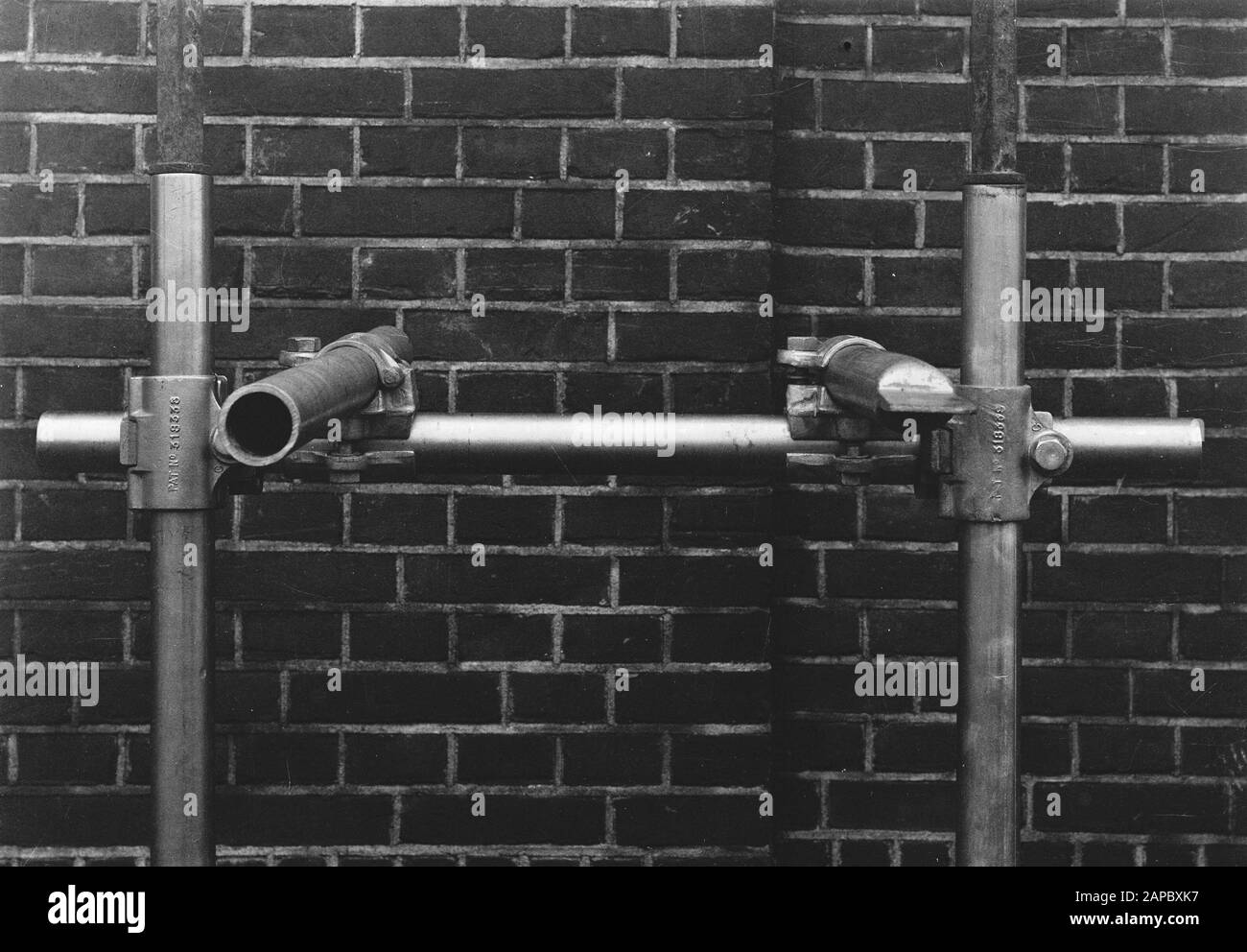 6x9-Befestigung kurz am Schaltsystem Bettas Kaf. Foto von Rap. Stahlgerüste wie in England Von Last üblich, Tjaden und Lodder 4. Februar 1932 Datum: Undatierter Ort: Großbritannien Schlagwörter: Gerüst Persönlicher Name: Kalt Stockfoto