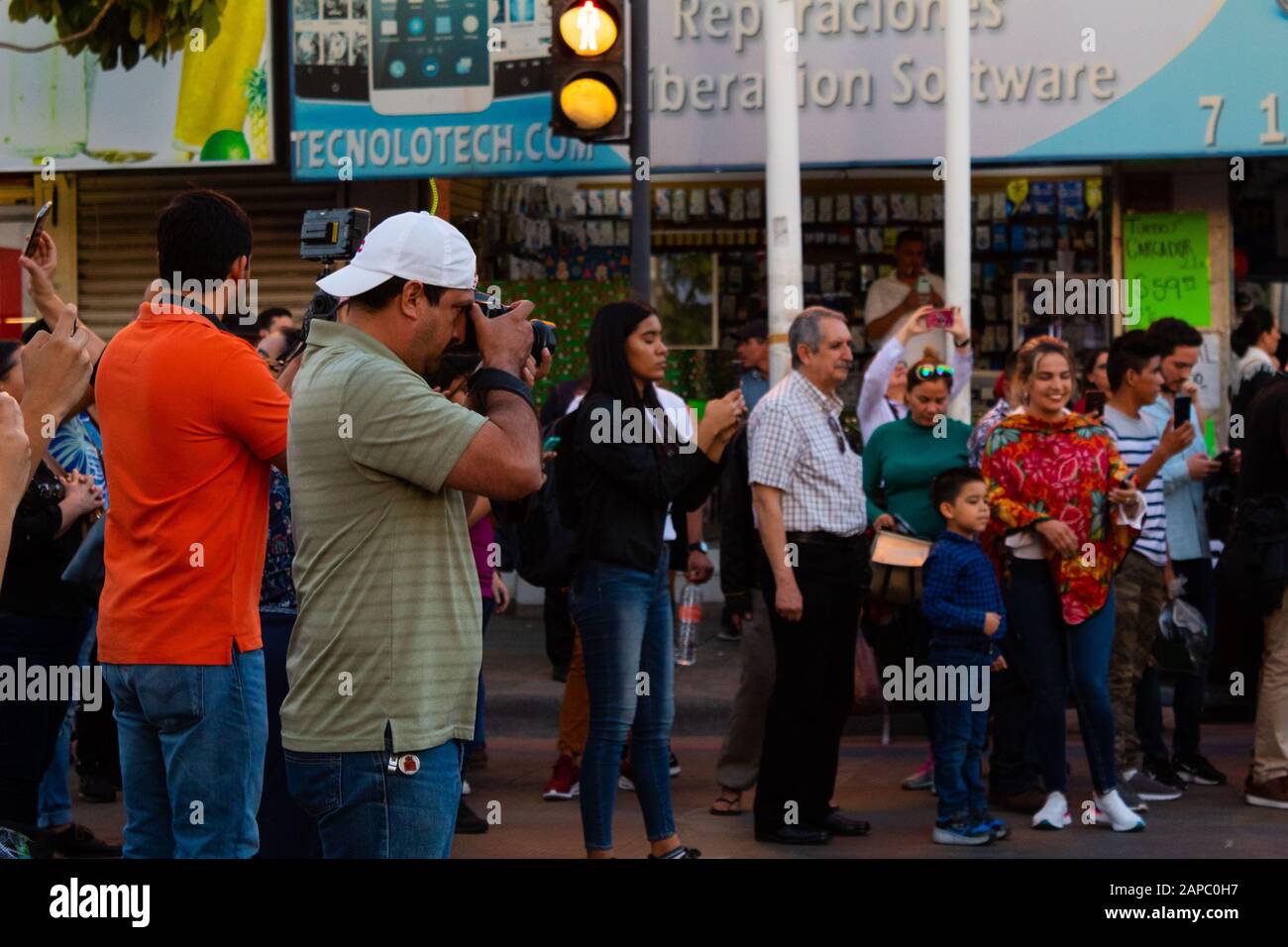 Sinaloa, Mexiko - 19. Januar 2019: Journalisten Fotografen fotografieren eine mexikanische Kulturparade Stockfoto