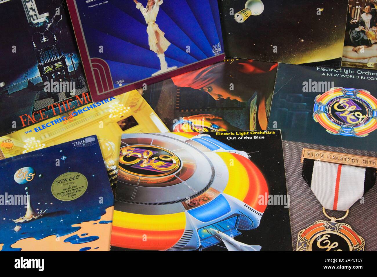 VIERSEN, DEUTSCHLAND - 22. AUGUST. 2019: Blick auf die Sammlung von ELO (Electric Light Orchestra)-Retro-Schallplatten Stockfoto