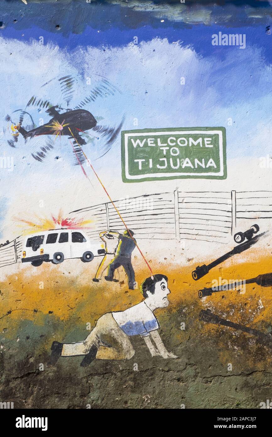 Gemaltes Wandgemälde „Welcome to Tijuana“, das einen Migranten zeigt, der versucht, in die Vereinigten Staaten von Ataco, El Salvador, zu kommen Stockfoto