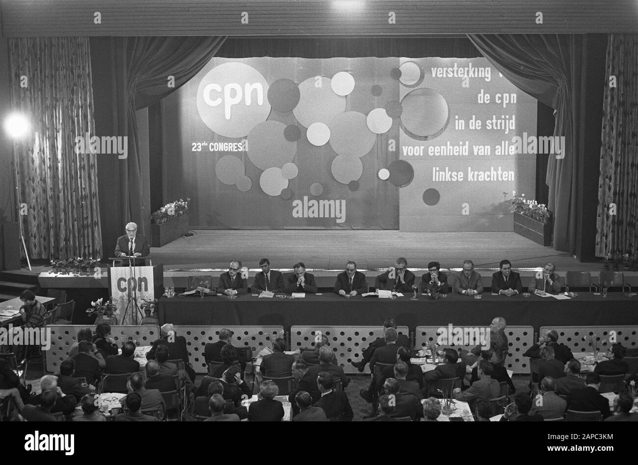 23. Kongress der Kommunistischen Partei Niederlande in Adam Numbers 34.35 Überblick Datum: 6. Februar 1970 Ort: Amsterdam, Noord-Holland Schlüsselwörter: Kongresse, Übersichten persönlicher Name: Kommunistische Partei Niederlande Stockfoto