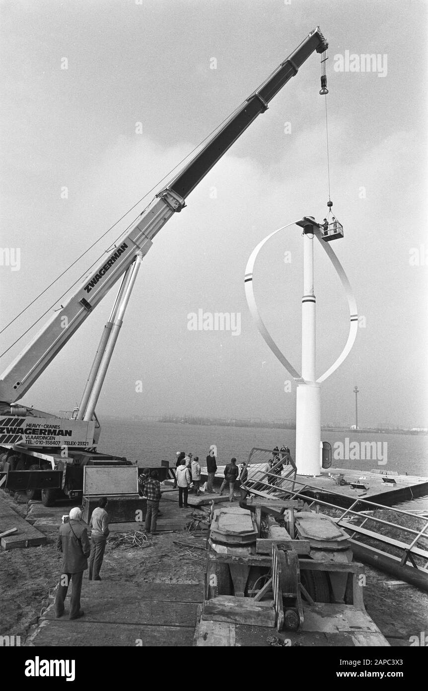24 Meter Hohe Windmühle am Standort Floriade in Amsterdam im Rahmen des nationalen Forschungsprogramms Windenergie Datum: 19. März 1982 Standort: Amsterdam, Noord-Holland Schlüsselwörter: Windmühlen Institutionenname: Floriade Stockfoto