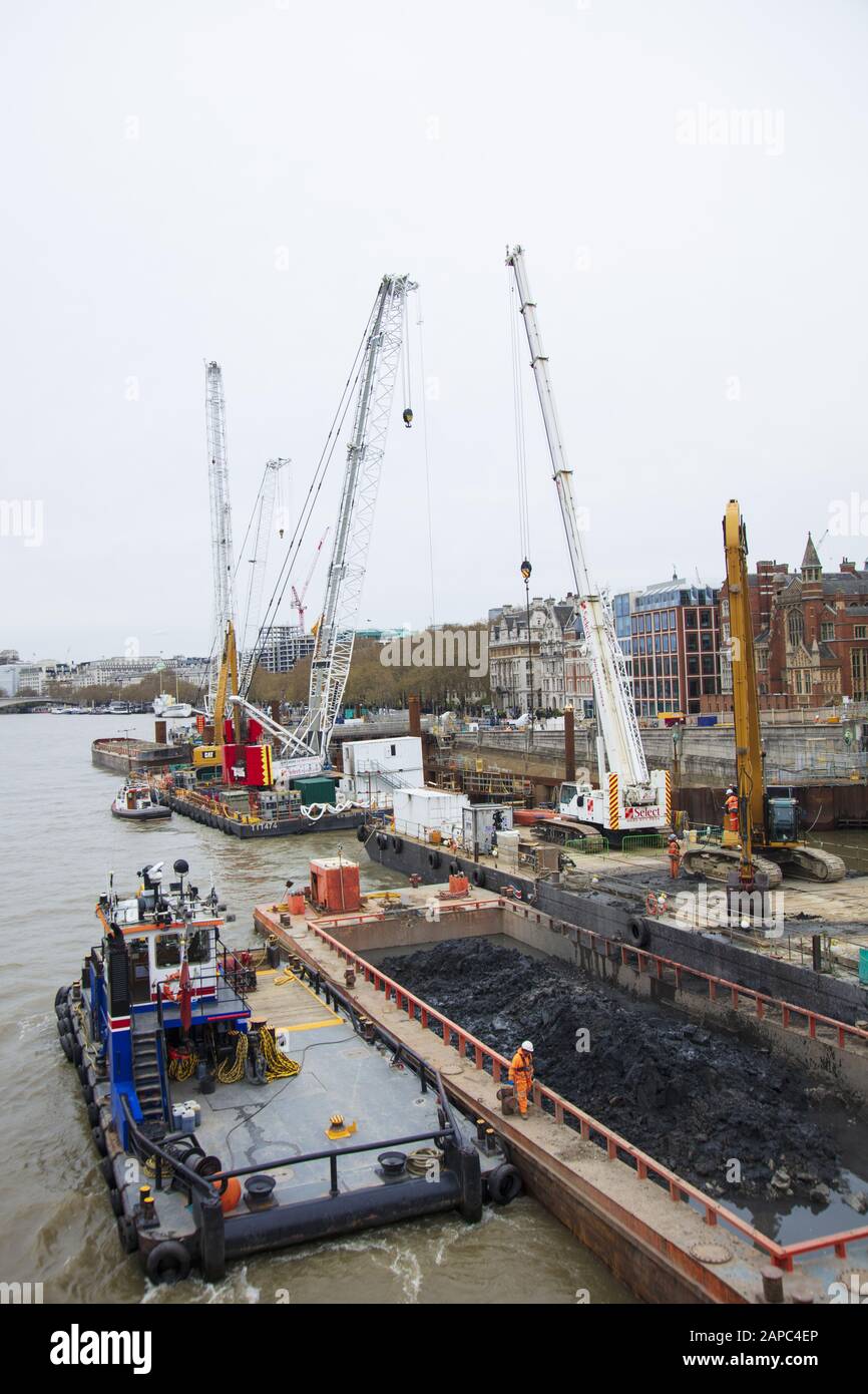 London, Thames Tideway Super Kanalisation. Baustelle für die Combined Kanaliser Overflow (CSO) Station auf der Themse vor Blackfriars Stockfoto