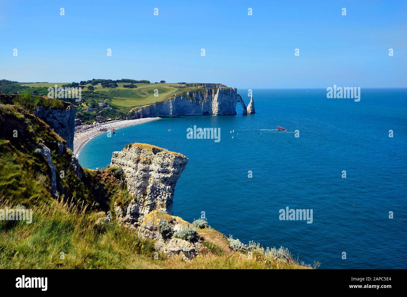 Frankreich, Normandie, Strand und Felsformation in Etretat, einem bevorzugten Badeort am Ärmelkanal Stockfoto
