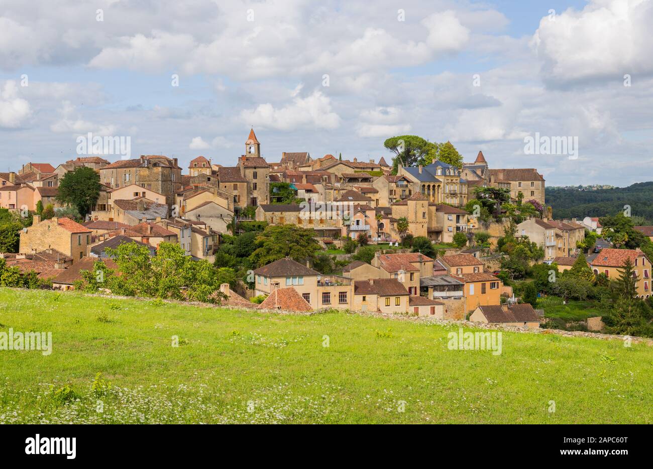 Anzeigen von Belves, einem wunderschönen mittelalterlichen Dorf in der Dordogne, Frankreich Stockfoto