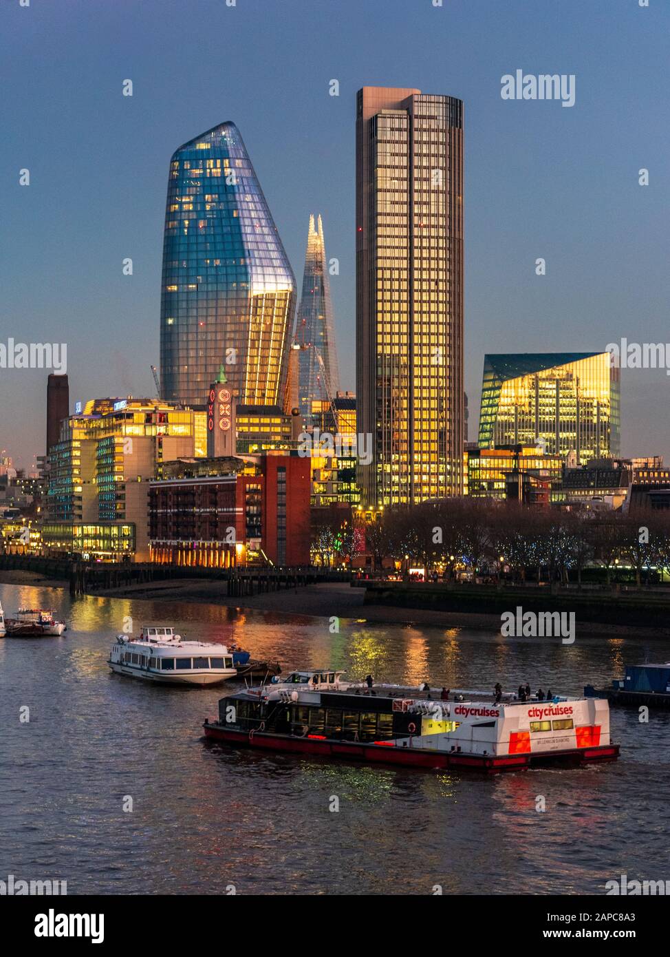 Skyline von London Southbank - Skyline der South Bank, einschließlich Oxo Tower, South Bank Tower, One Blackfriars, The Vase, 240 Blackfriars und The Shard Stockfoto
