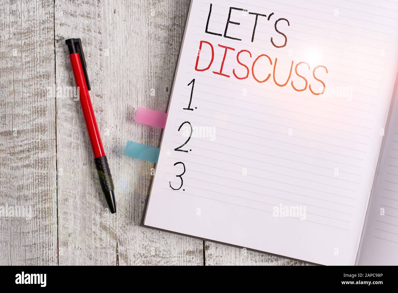 Handschrift Text schreiben lassen Sie uns diskutieren. Konzeptionelle Foto fragen jemanden über etwas mit der Vorführung oder mit dicken Seiten notebook Sta zu sprechen Stockfoto