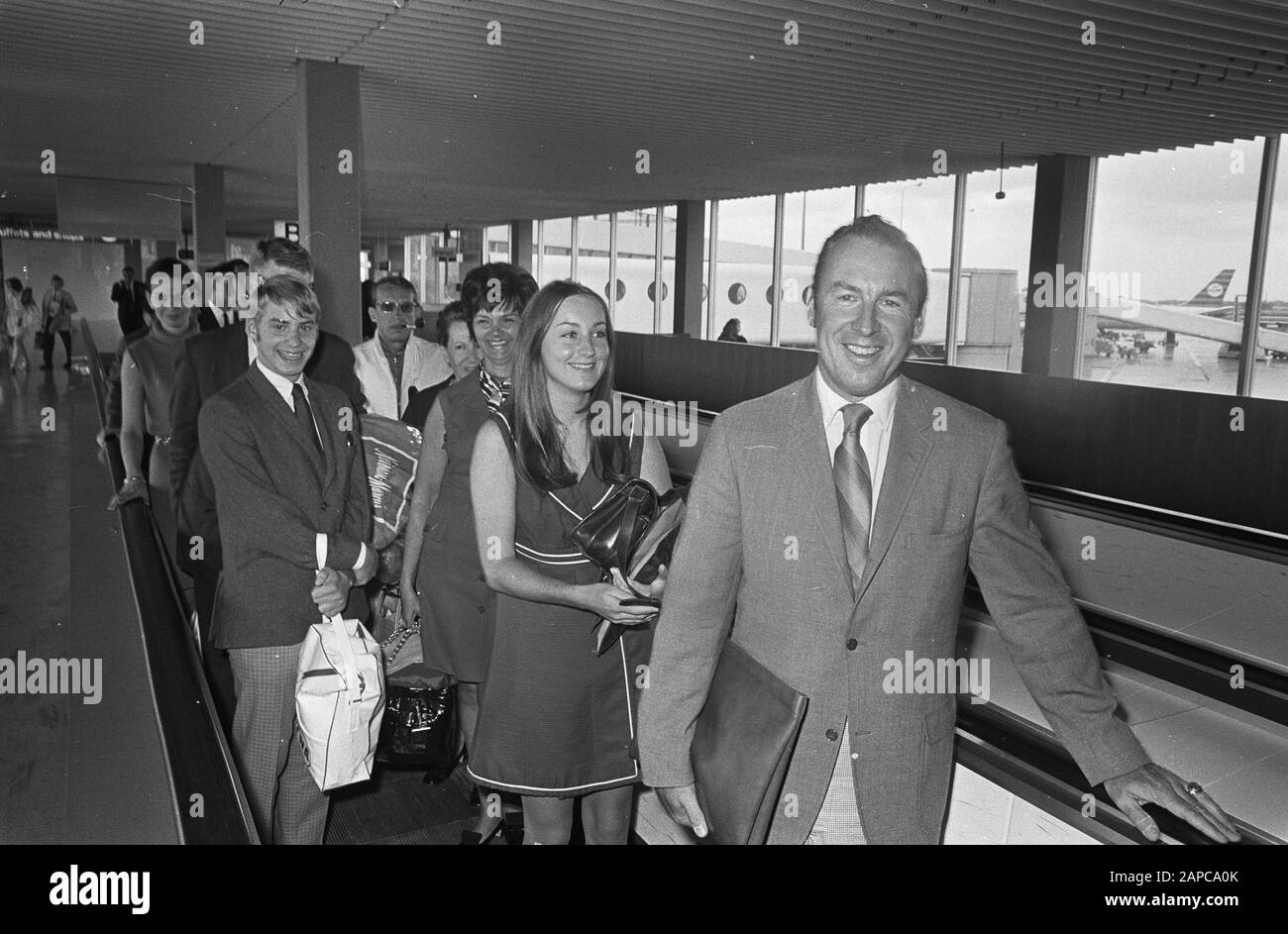 Ankunftsastronaut James Lovell (USA) mit Frau und 2 Kindern auf Schiphol Datum: 21. August 1969 Schlüsselwörter: Spees, Children, Ankunftszeit, Astronauten persönlicher Name: James Lovell Stockfoto