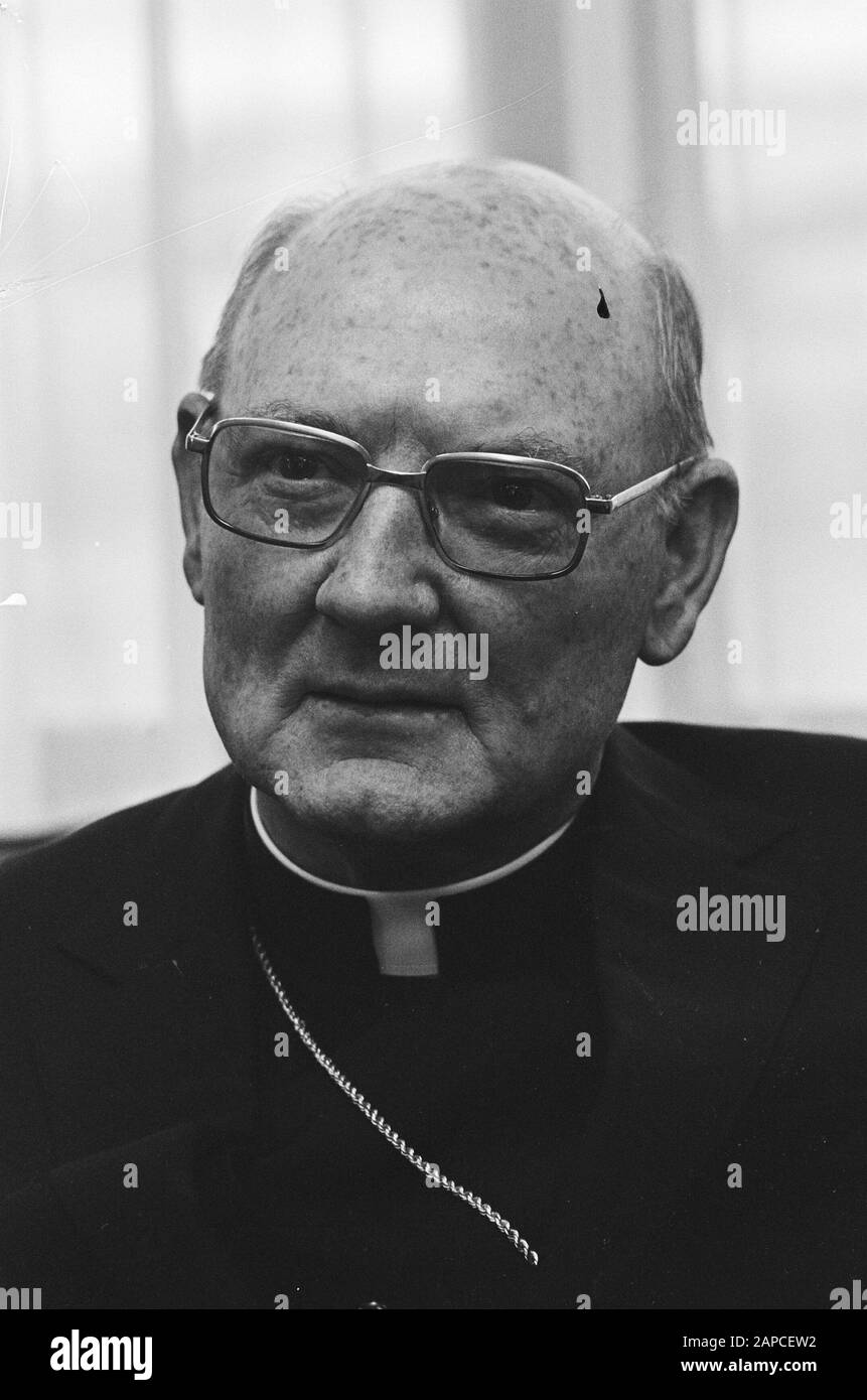 Ankunft neuer päpstlicher Nuntius mgr. Cassidy auf Schiphol, Überschrift Datum: 11. Dezember 1984 Stichwörter: Ankunft Stockfoto