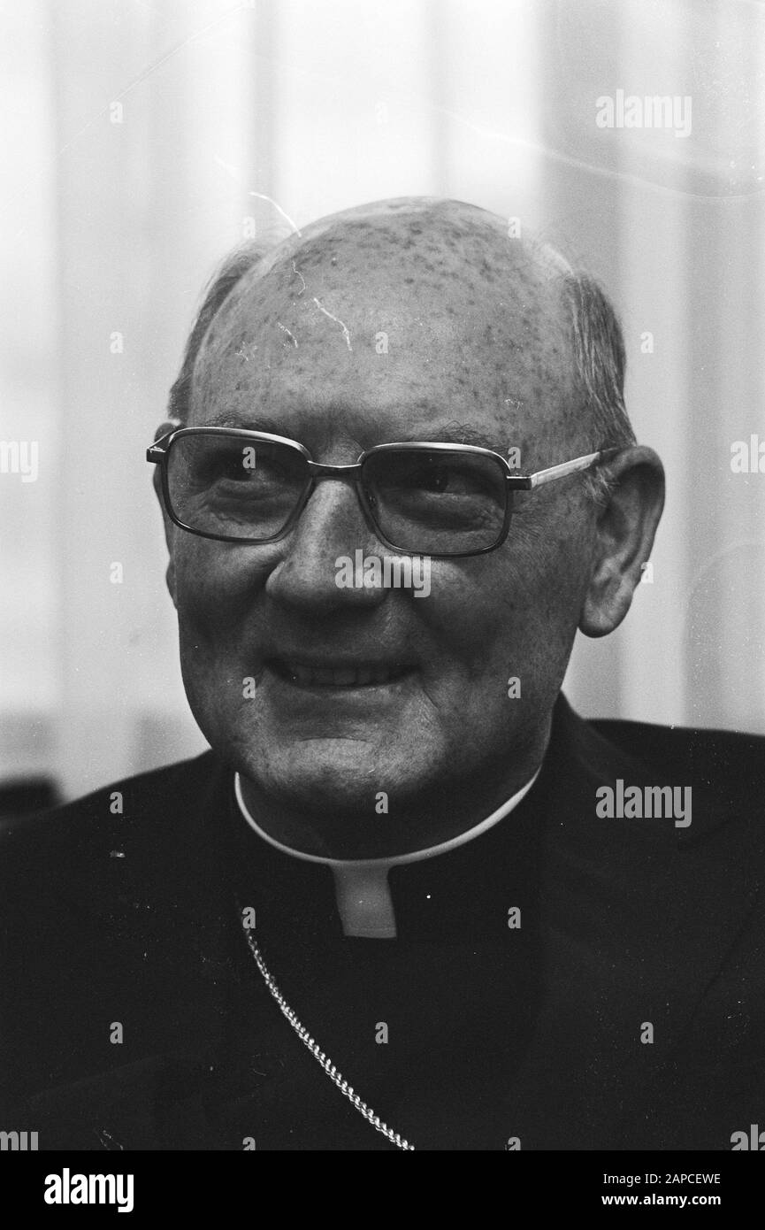 Ankunft neuer päpstlicher Nuntius mgr. Cassidy auf Schiphol Datum: 11. Dezember 1984 Stichwörter: Ankunft Stockfoto