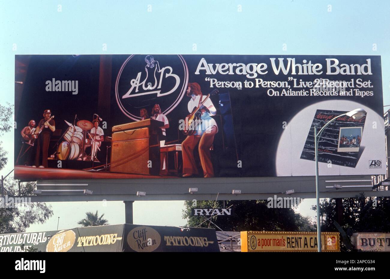 Billboard für Die Veröffentlichung Von Durchschnitts-Aufnahmen des Weißen Bandes auf dem Sunset Strip in Los Angeles, Kalifornien, ca. 1976 Stockfoto