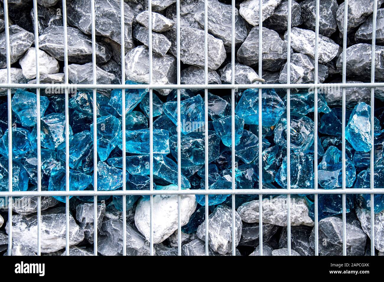Steel glass fencing Fotos und Bildmaterial in hoher Auflösung Alamy