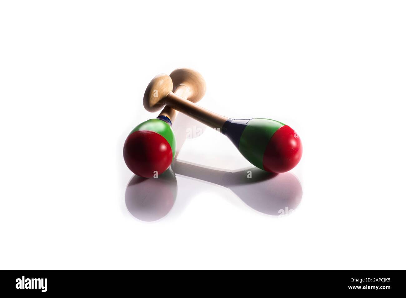 Maracas isoliert auf weißem Hintergrund.Bunte Maracas isoliert Stockfoto Maracas isoliert auf weißem Hintergrund.Bunte Maracas isoliert Stockfoto