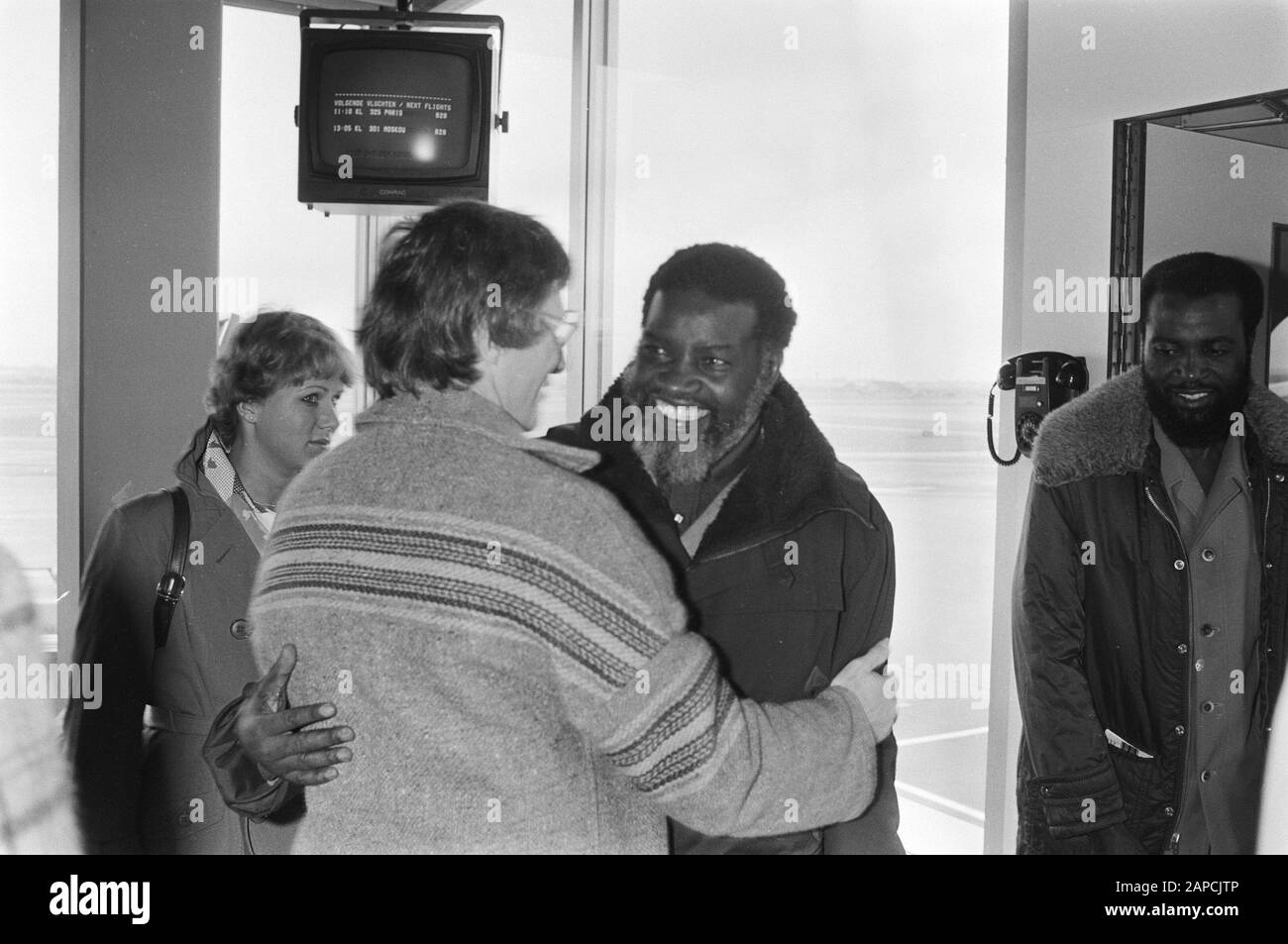 Ankunft des SWAPO-Führers San Nujoma auf Schiphol; San Nujoma (links) mit Bosgra (Southern Africa Committee Date: März 13, 1980 Schlüsselwörter: Ankunft persönlicher Name: San Nujoma Institution Name: Schiphol Stockfoto