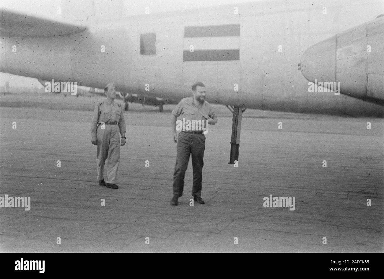 Ankunft von [â¦] mit dem Flugzeug Datum: 1946 Ort: Indonesien, Niederländisch-Indien Stockfoto