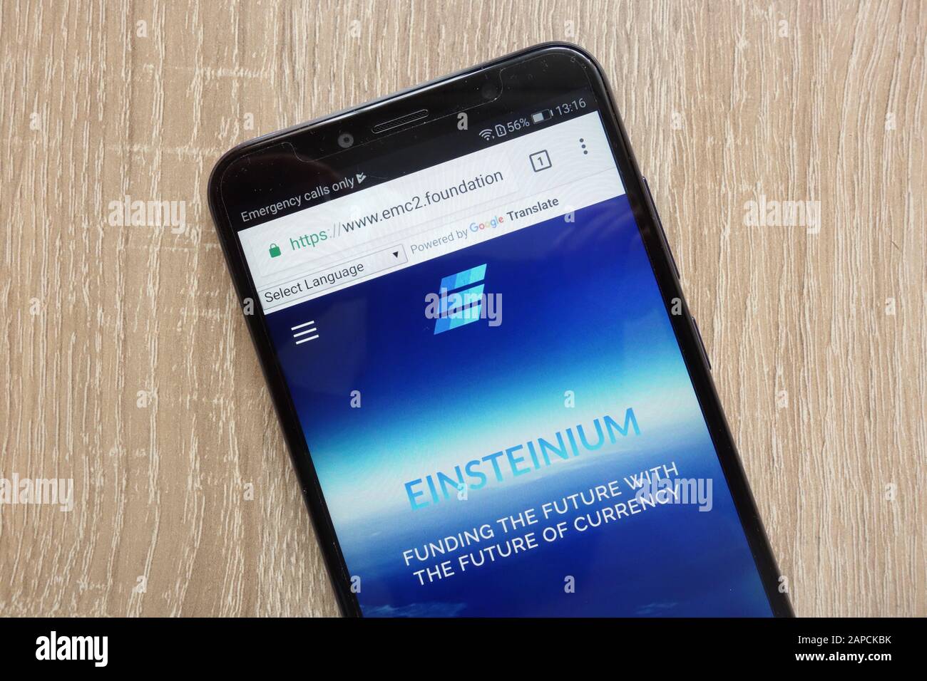 Die Cryptocurrency-Website von Einsteinium (EMC2) wird auf einem modernen Smartphone angezeigt Stockfoto