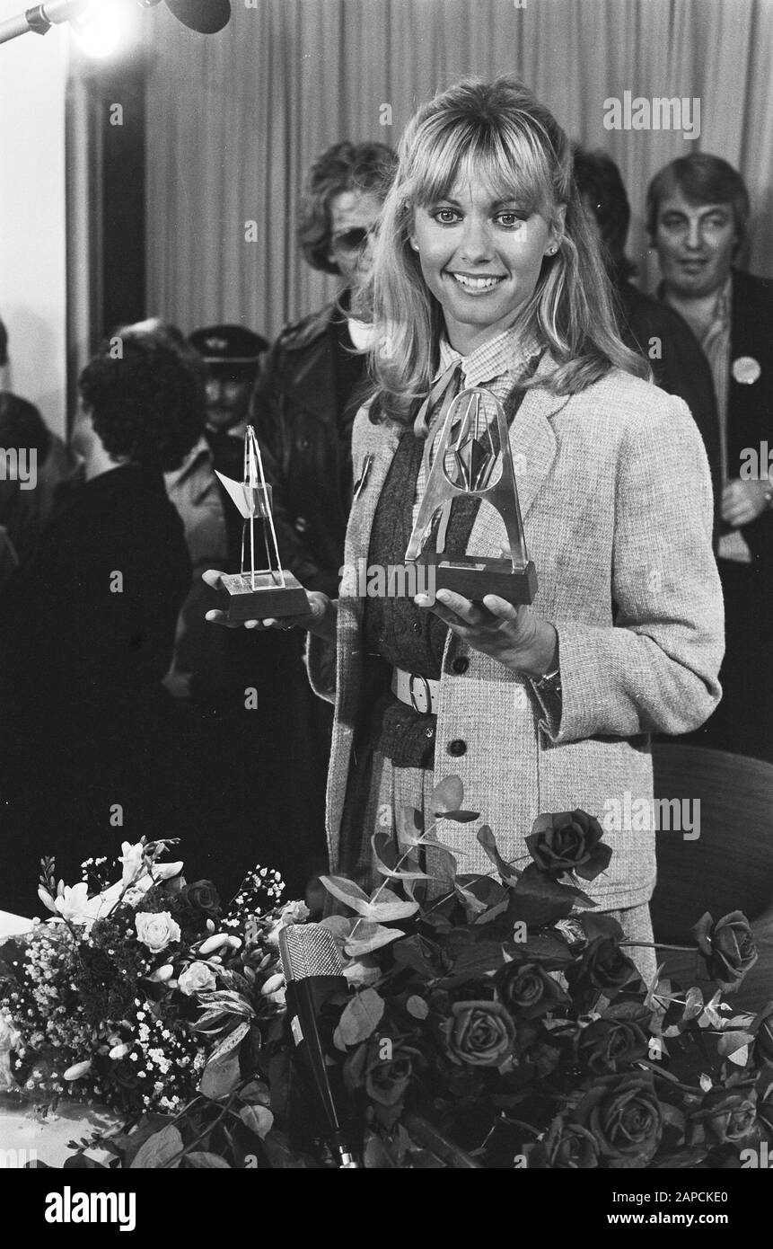 Ankunfts-Sängerin Olivia Newton-John auf Schiphol; Olivia Newton-John im Presseraum Datum: 24. November 1978 Schlüsselwörter: Ankünfte, Sänger persönlicher Name: Newton-John, Olivia Stockfoto