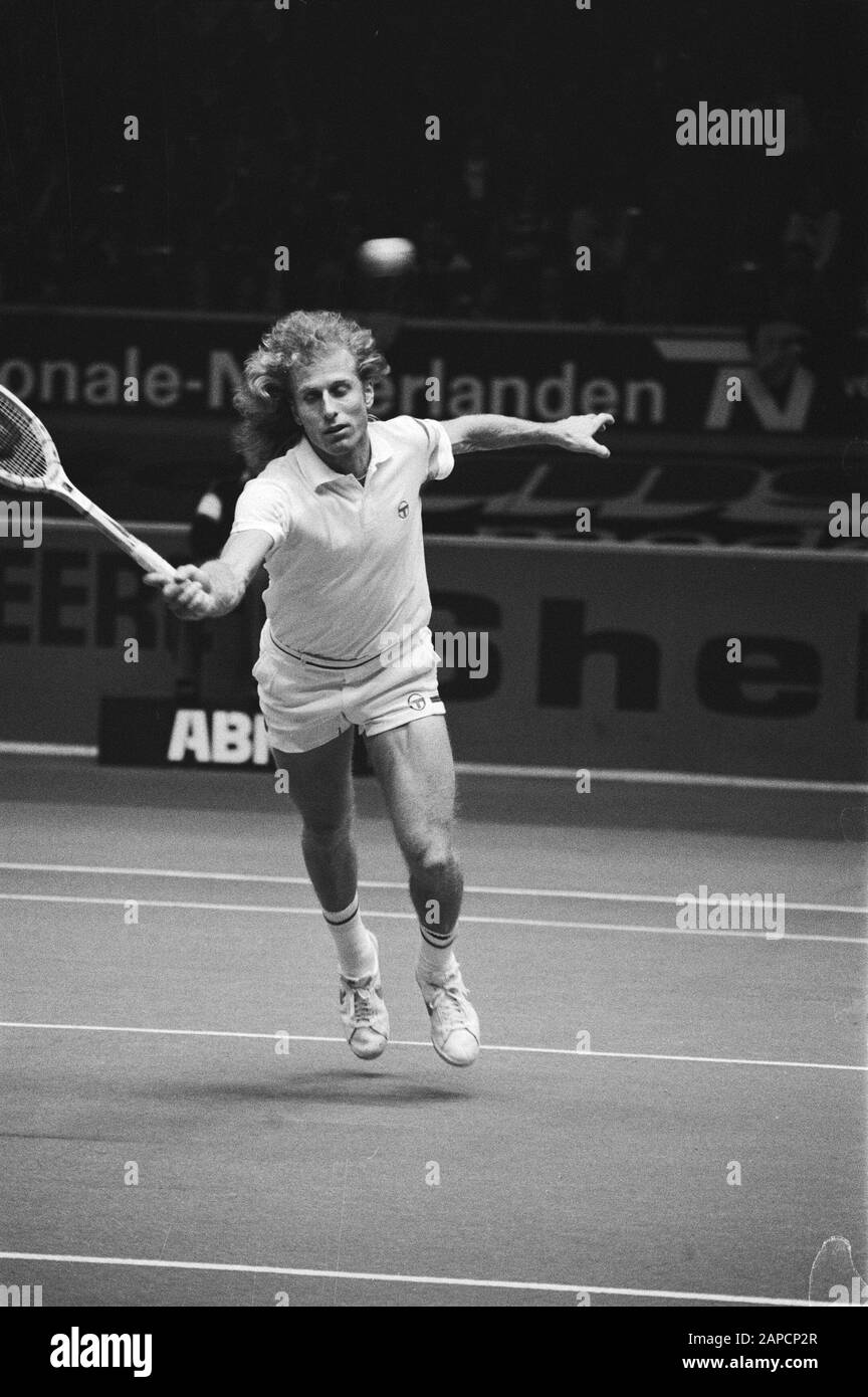 ABN-Tennisturnier in Rotterdam; Vitas Gruulaitis in Aktion Datum: 5. april 1978 Ort: Rotterdam, Zuid-Holland Schlüsselwörter: Name der Tenniseinrichtung: ABN Stockfoto