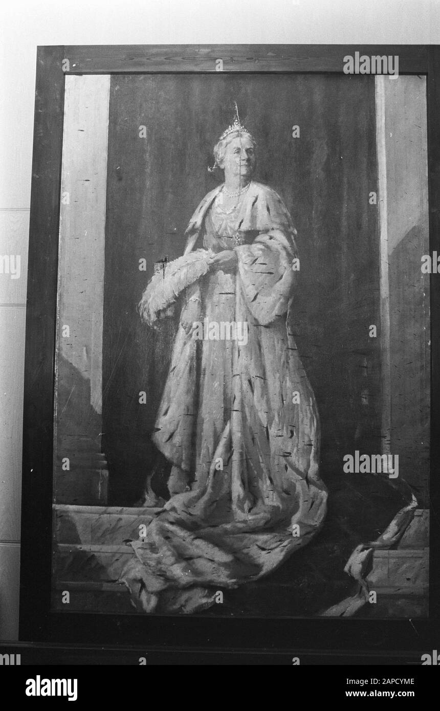 Abteilung für niederländische Geschichte eröffnet am 21. Oktober im Rijksmuseum Amsterdam, Gemälde der nach Polizeiaktionen beschädigten Wilhelminas Datum: 19. Oktober 1971 Ort: Amsterdam, Noord-Holland Personenname: Wilhelmina, Prinzessin Stockfoto