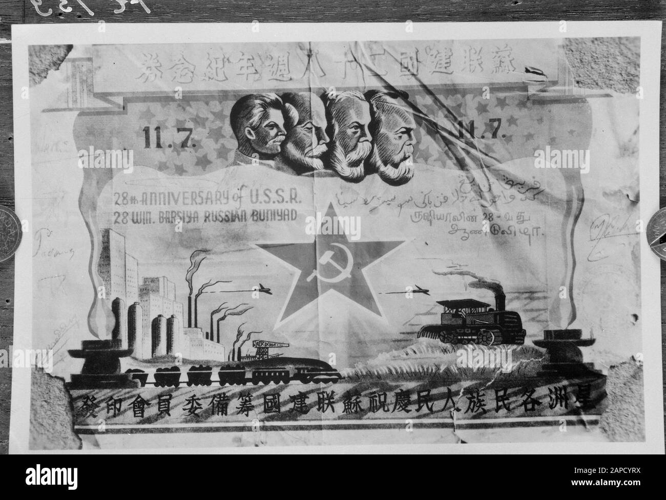 Beschreibung der kommunistischen Propaganda: Plakat anlässlich des 28. Jahrestags der U.S.R. Datum: September 1947 Ort: Indonesien, Niederländisch-Ostindien Stockfoto